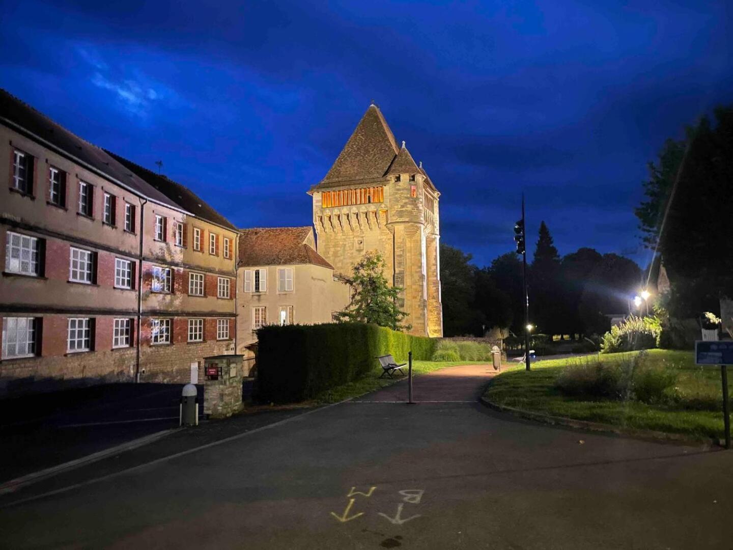 "Au Centre De Nevers" Hyper Centre Ville De Nevers, Proche Gare, Spacieux & Calme Exterior photo